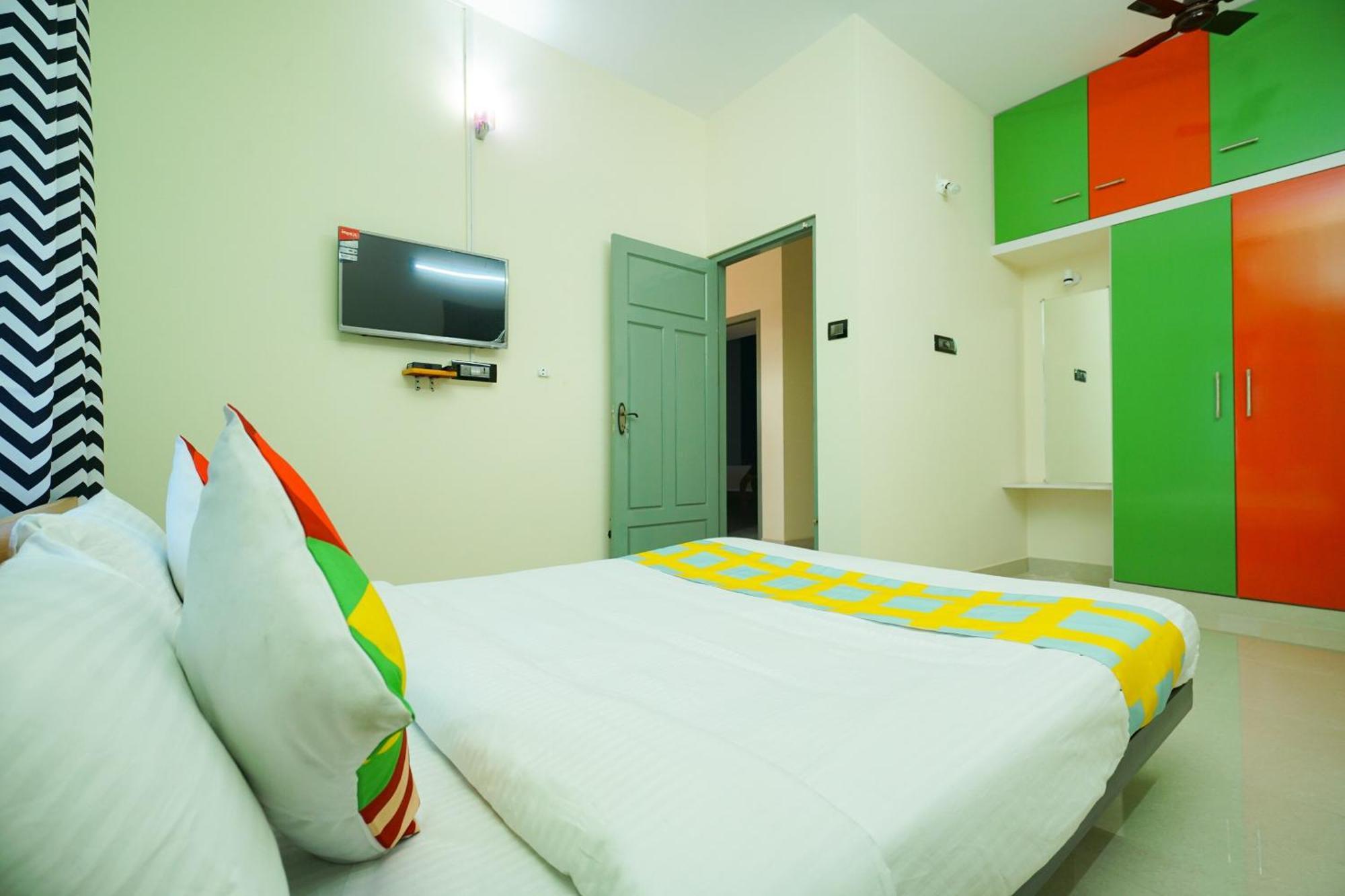Hotel O Majestic Stays Kazhakuttam Exterior photo